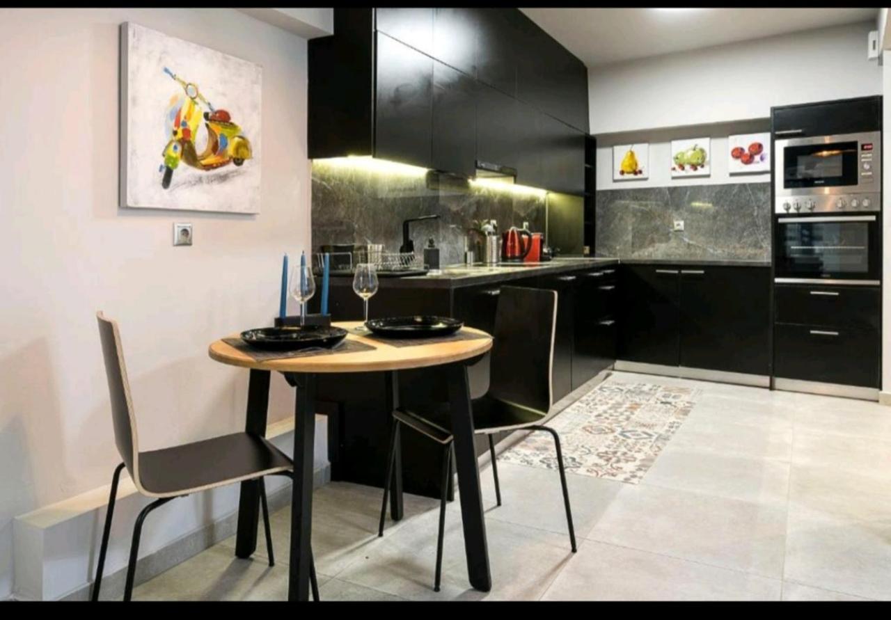 Romantic Jacuzzi Apartment Athens Ngoại thất bức ảnh