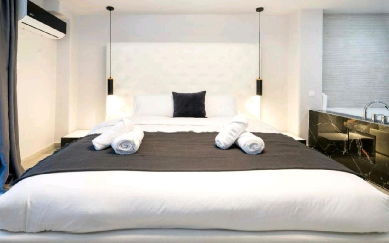 Romantic Jacuzzi Apartment Athens Ngoại thất bức ảnh