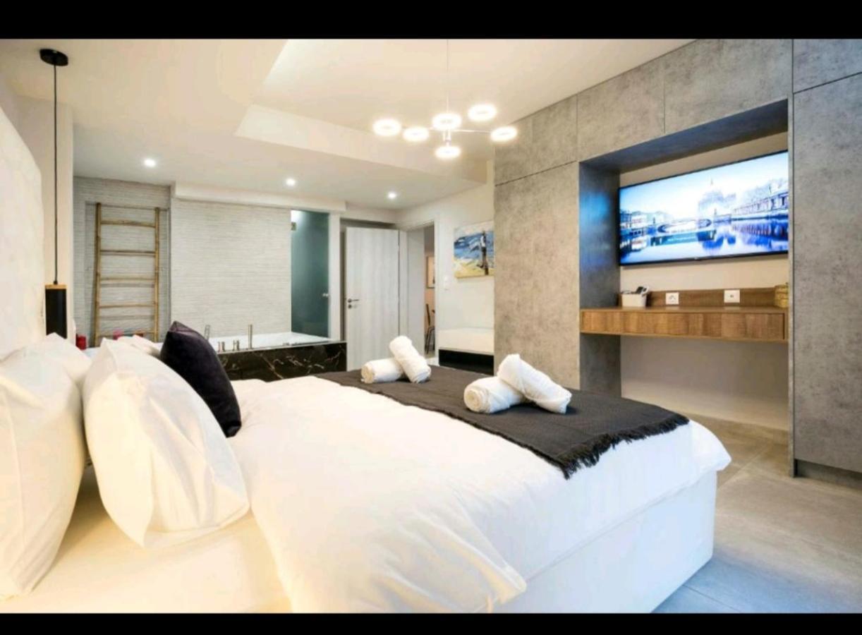 Romantic Jacuzzi Apartment Athens Ngoại thất bức ảnh